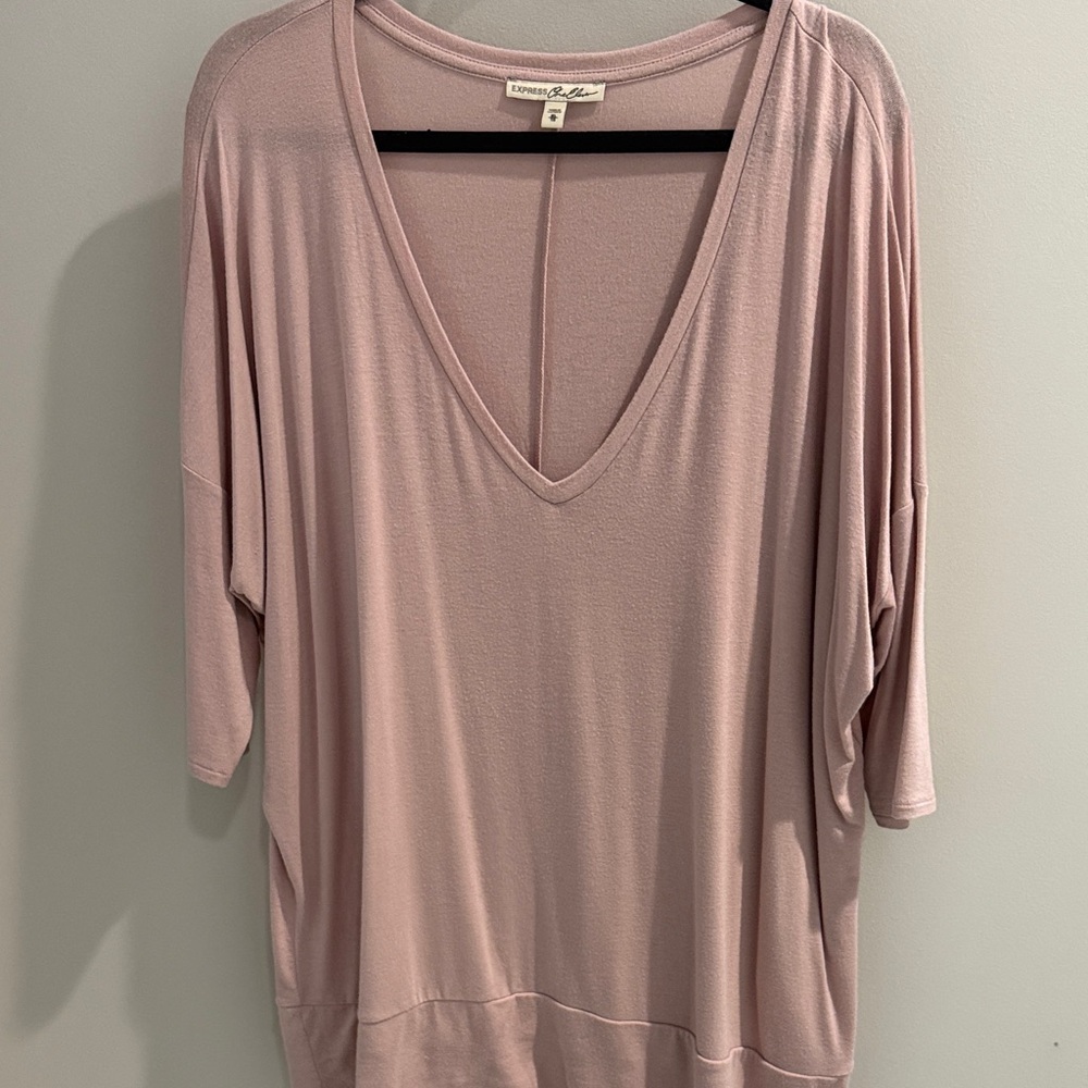 🧡 EXPRESS V-Neck Blush Top